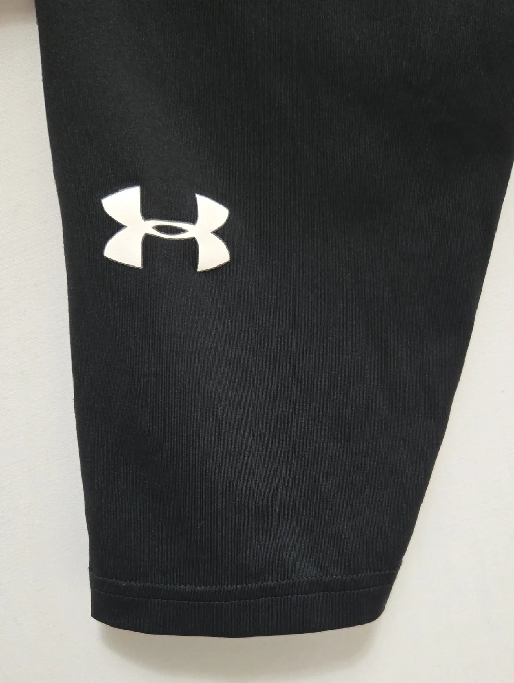 Under Armour Youth Heat Gear 3/4 Leggings Boys Size M Fitted‎